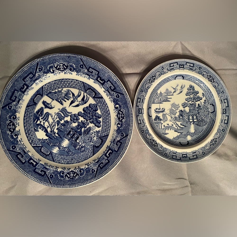 Lot of 2 Plates Blue Willow Dinner & Bread/Butter Plate, Ridgeway/Wedgwood